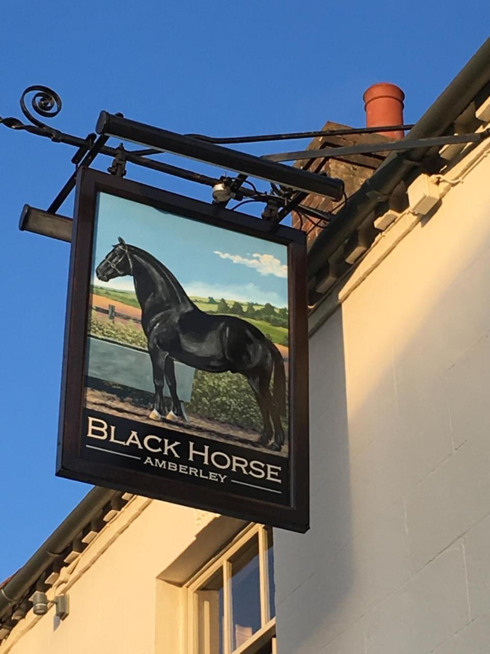 אמברלי Black Horse מראה חיצוני תמונה